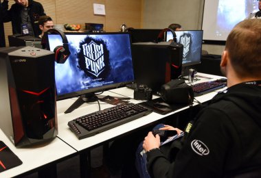 Extreme Masters 2018 - polska gra Frostpunk - produkcja 11bit Studios - pokaz przygotowany przez Lenovo Legion i firmę Cenega
