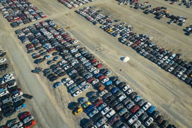 Czy warto korzystać z długoterminowego parkingu na lotnisku Chopina?