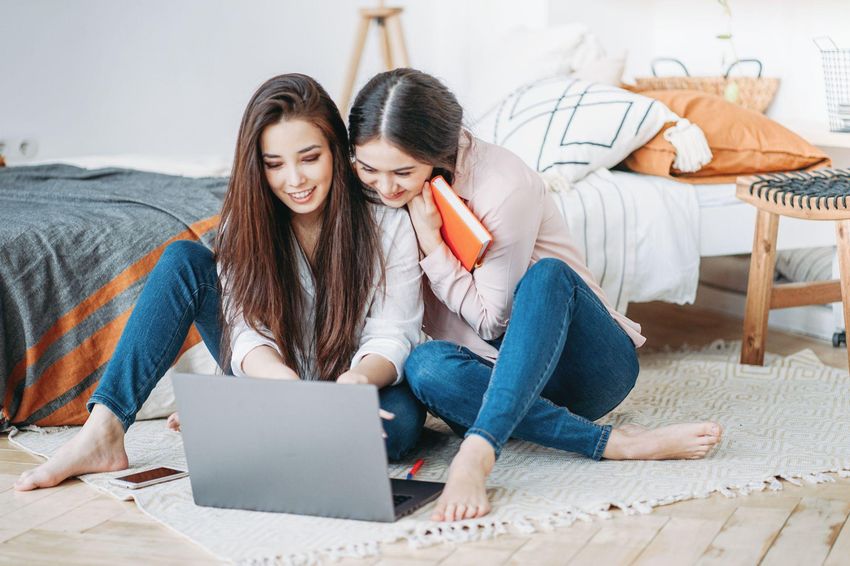 Zalety wyboru telewizji online na studia